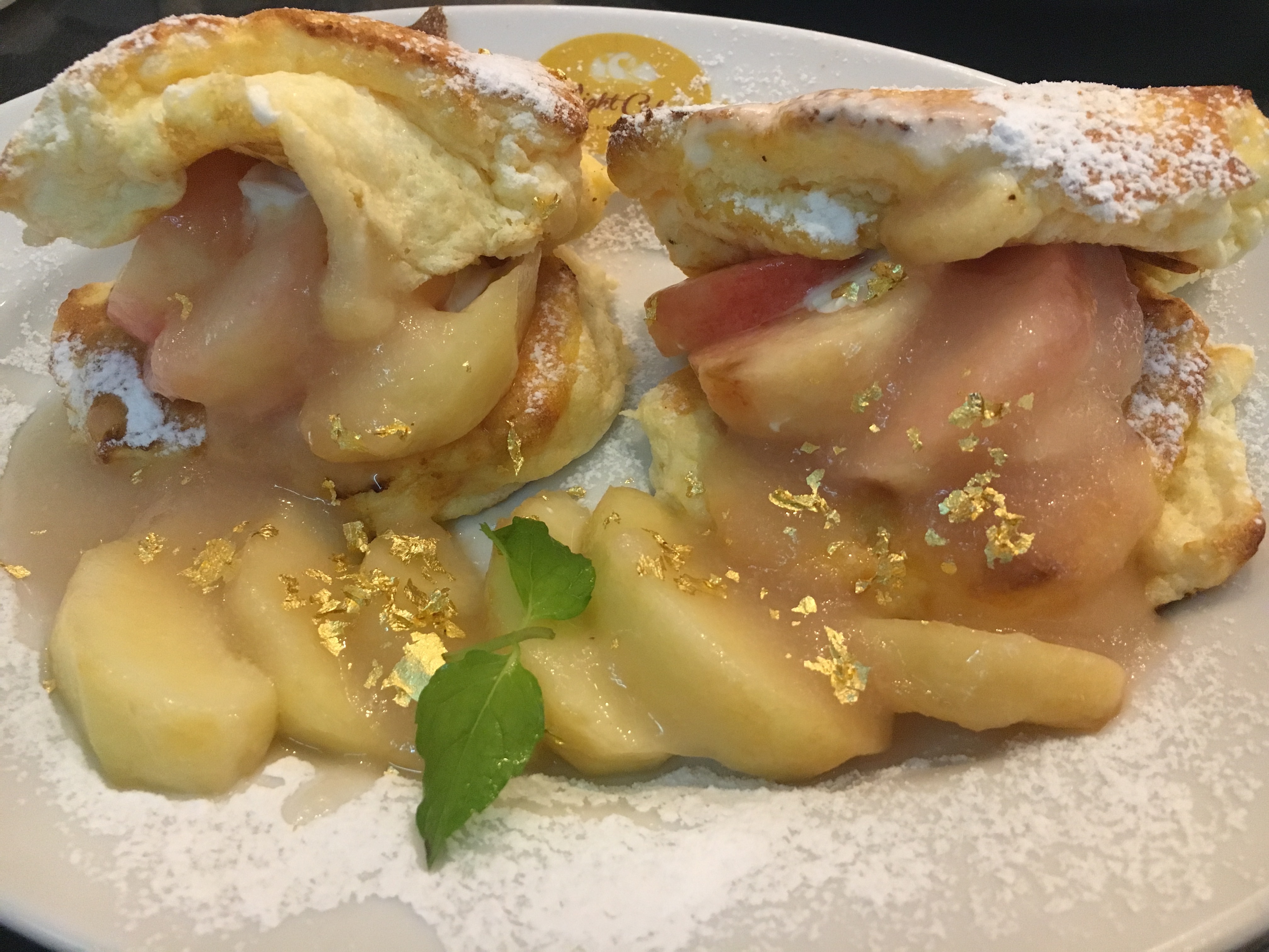 （名古屋駅）ライトカフェの桃のパンケーキが美味しい