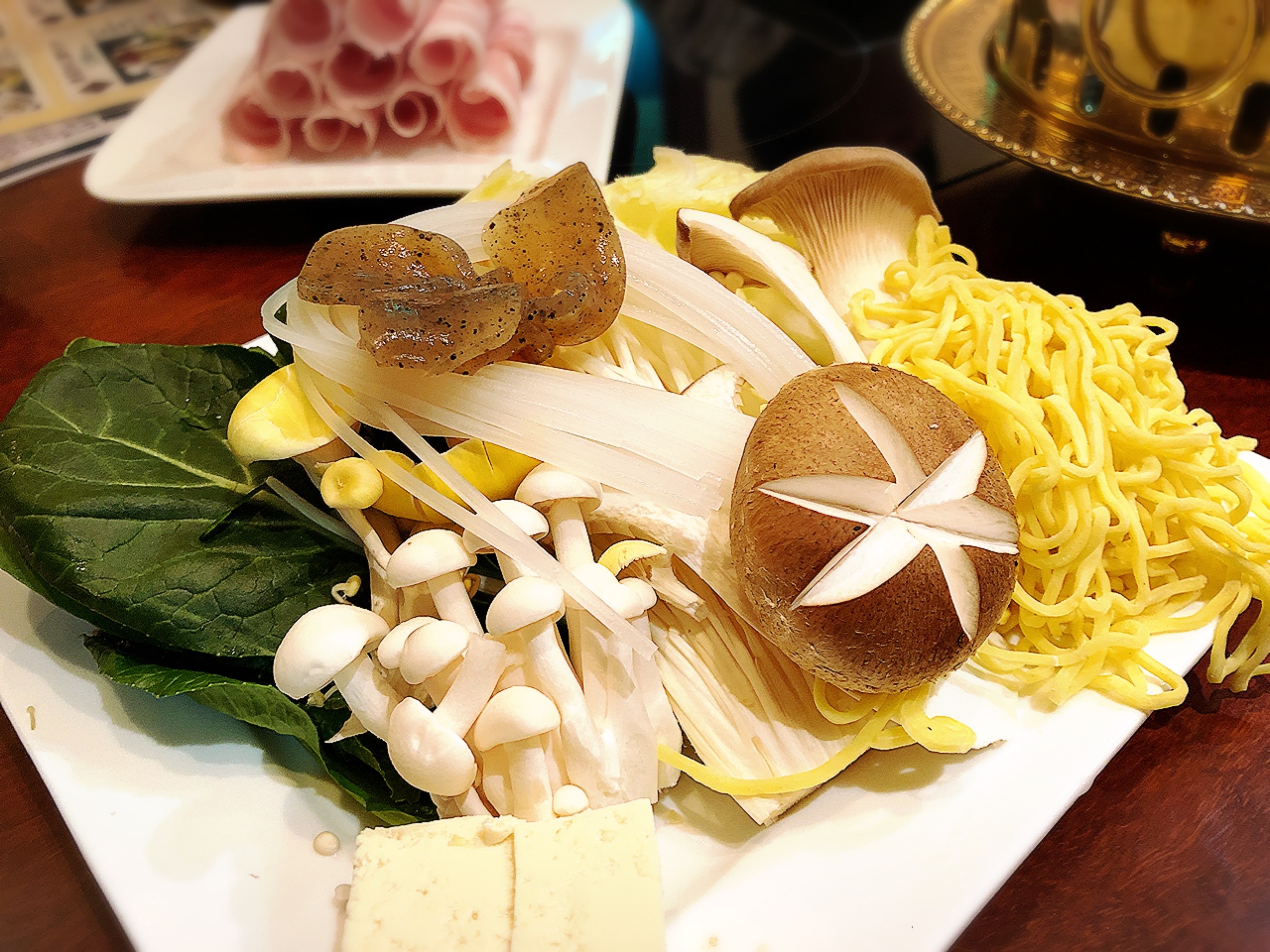 名古屋 栄 ランチできのこの鍋が楽しめる四季茸 しきたけ は出汁までウマい 名古屋グルメ ぱるとよ