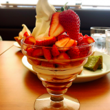 キングファームカフェ（農園カフェ）のいちごパフェ・削りいちごかき氷がうまい！愛知県西尾市のバウムクーヘン専門店。