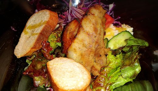 名古屋新栄の「eat」。ブランド豚のベーコンと３５０gの野菜のサラダボウルは満足度高め