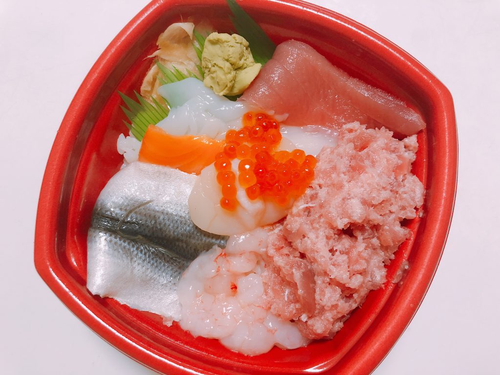 ９月１０日オープン 海鮮丼が500円で食べられる 海鮮丼のカン