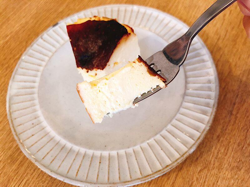 スターカリー＆カフェのバスクチーズケーキ