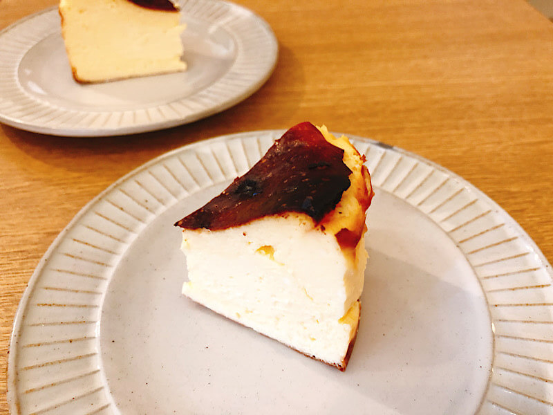 スターカリー＆カフェのバスクチーズケーキ