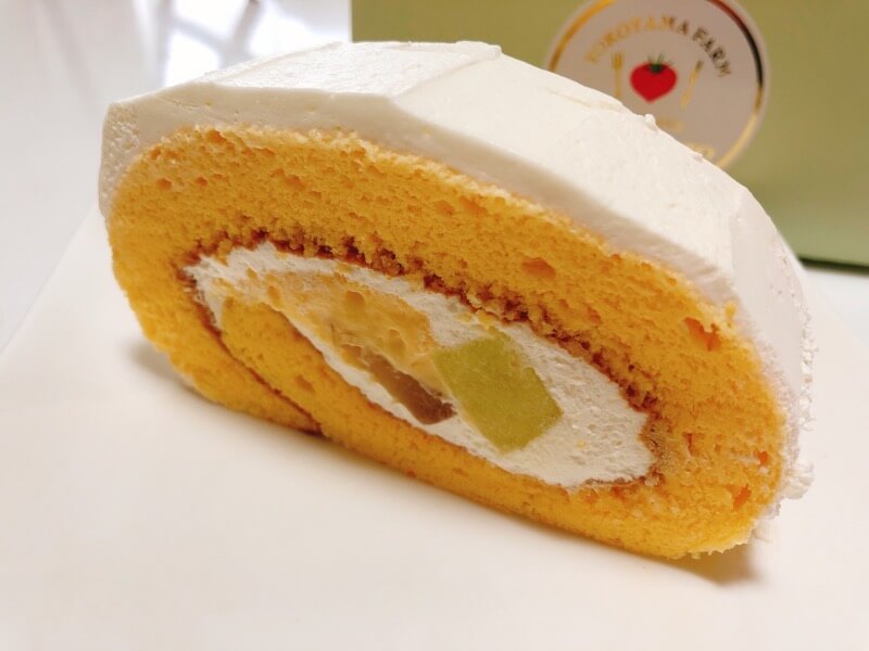 オステリアカンパーロの桃のロールケーキ