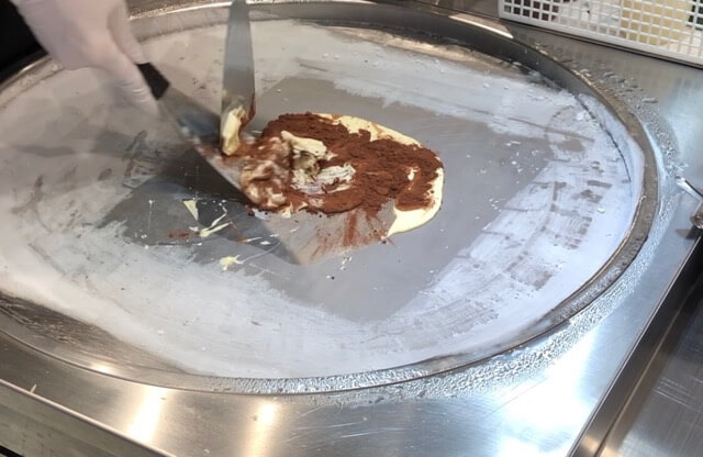 ローリーズロールアイスクリームのチョコレートブラウニー