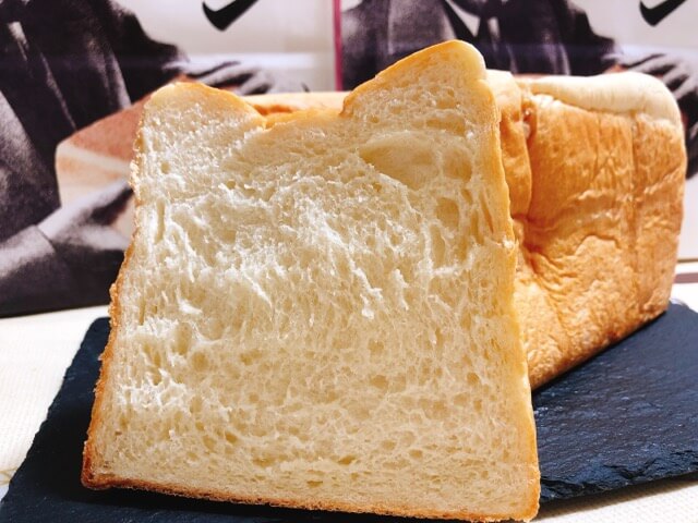 今日もひとり占めの食パン