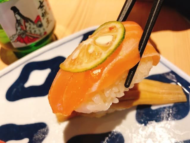 寿司と串とわたくし　今宵のすし３種盛り（生マグロ・煮あなご・炙りサーモン）