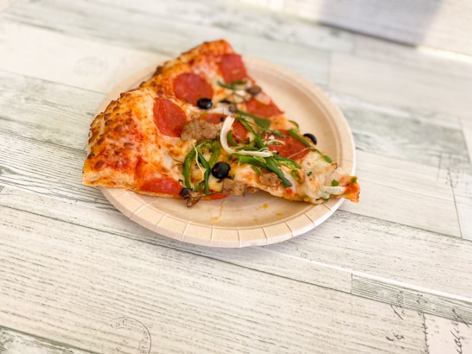 コストコ スライスコンボピザ は10年以上続く定番ピザ １ピース３００円とお値打ち 名古屋グルメ ぱるとよ